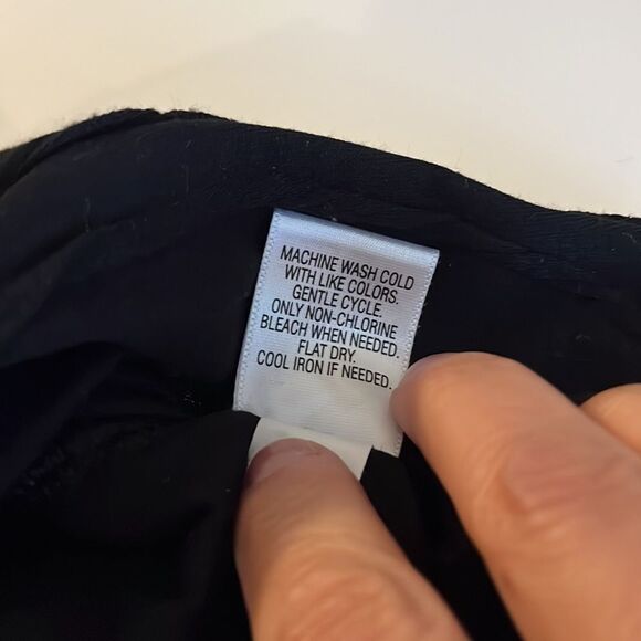 SIMPLY Vera Vera Wang short sleeve black T-shirt with wavy exposed seam design. - Picture 9 of 11